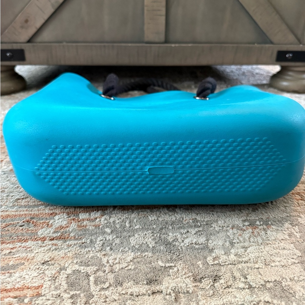 Turquoise O Bag Tote with Black Rope Handles - Picture 3 of 4